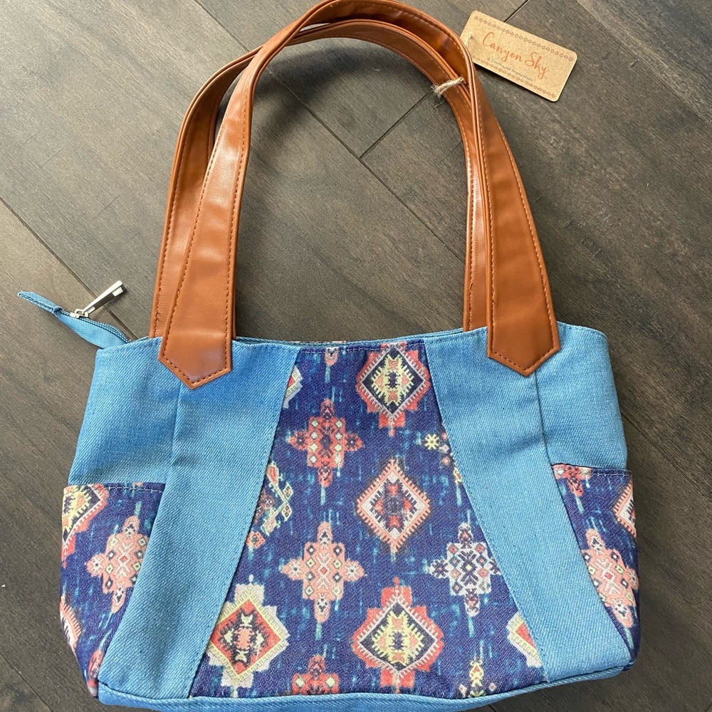 Women’s purse new with tags!